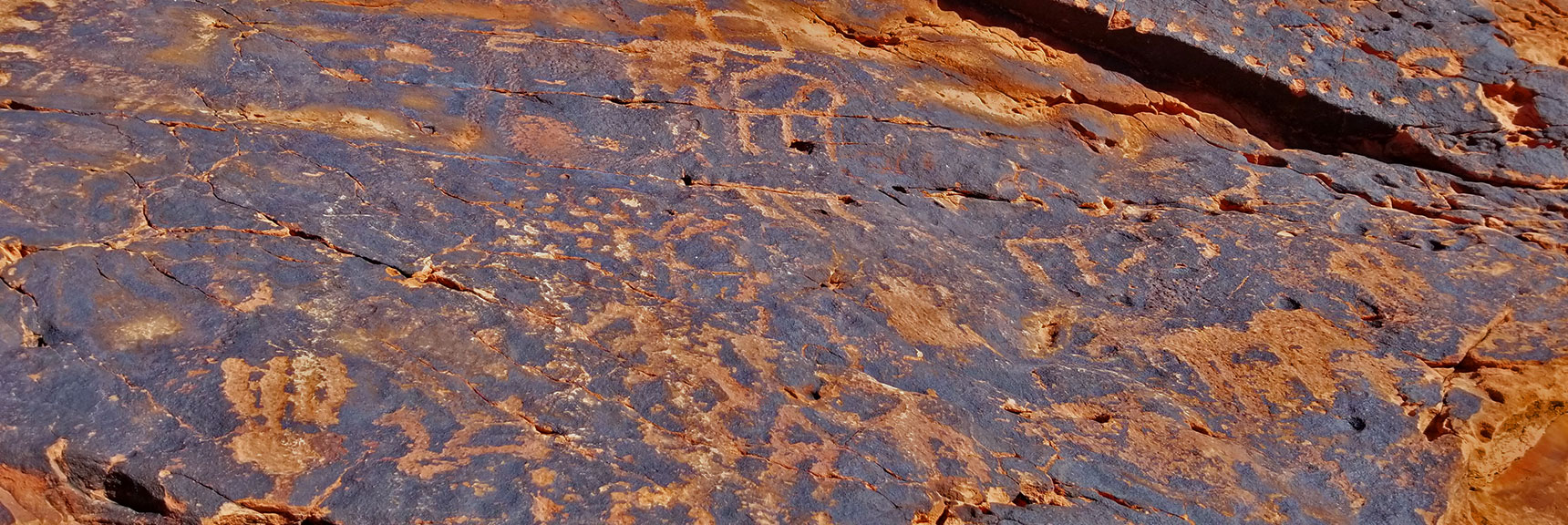 Petroglyphs on Mouse's Tank Trail in Valley of Fire State Park, Nevada, Slide 9