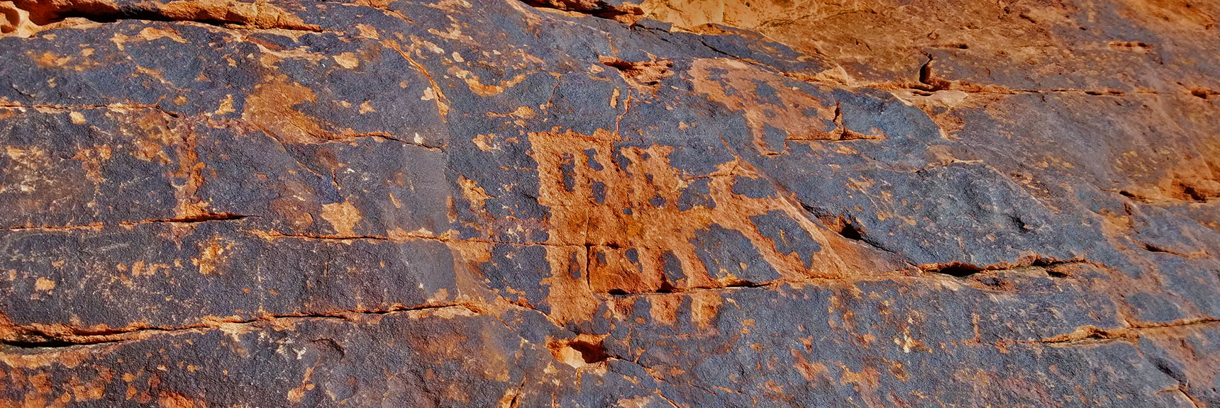Petroglyphs on Mouse's Tank Trail in Valley of Fire State Park, Nevada, Slide 10