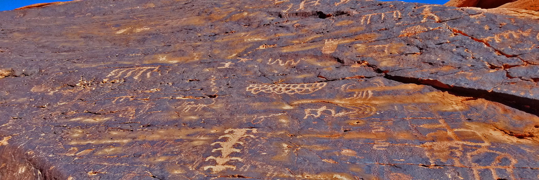 Petroglyphs on Mouse's Tank Trail in Valley of Fire State Park, Nevada, Slide 11