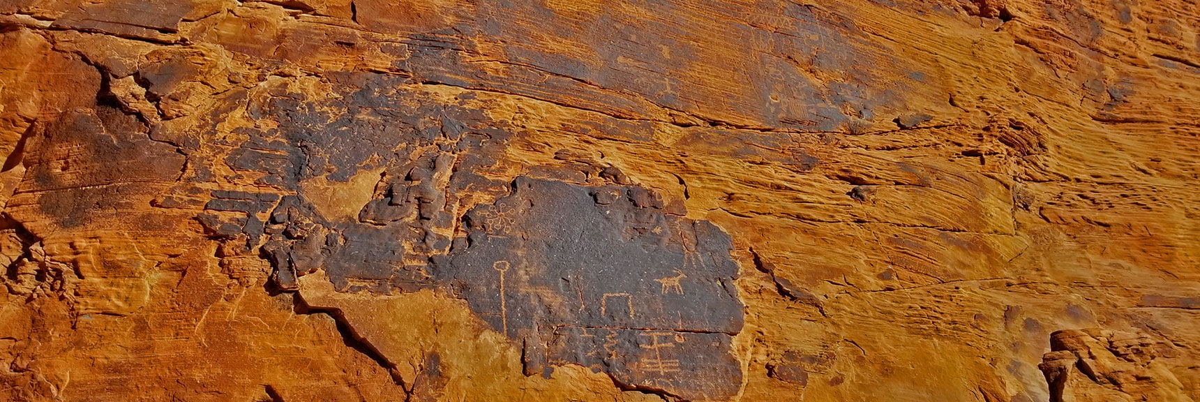 Petroglyphs on Mouse's Tank Trail in Valley of Fire State Park, Nevada, Slide 14