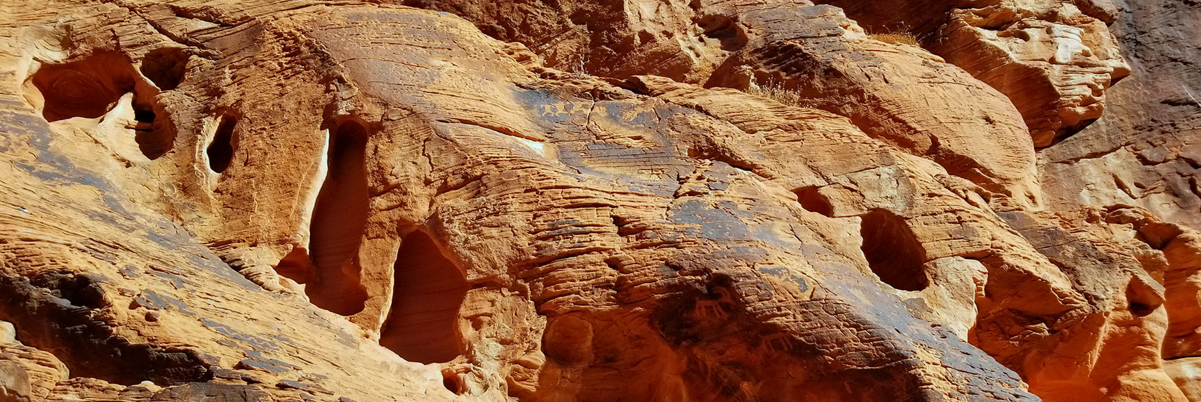Petroglyphs on Mouse's Tank Trail in Valley of Fire State Park, Nevada, Slide 19