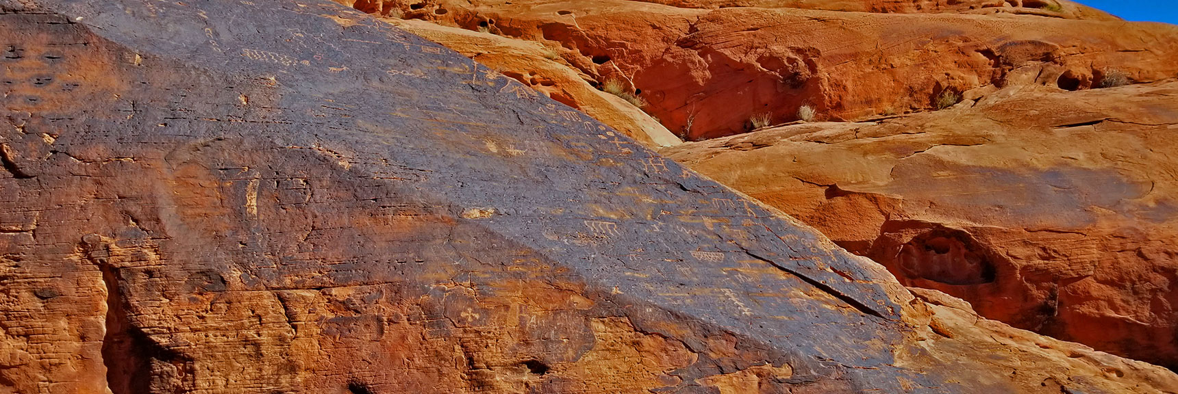 Petroglyphs on Mouse's Tank Trail in Valley of Fire State Park, Nevada, Slide 3