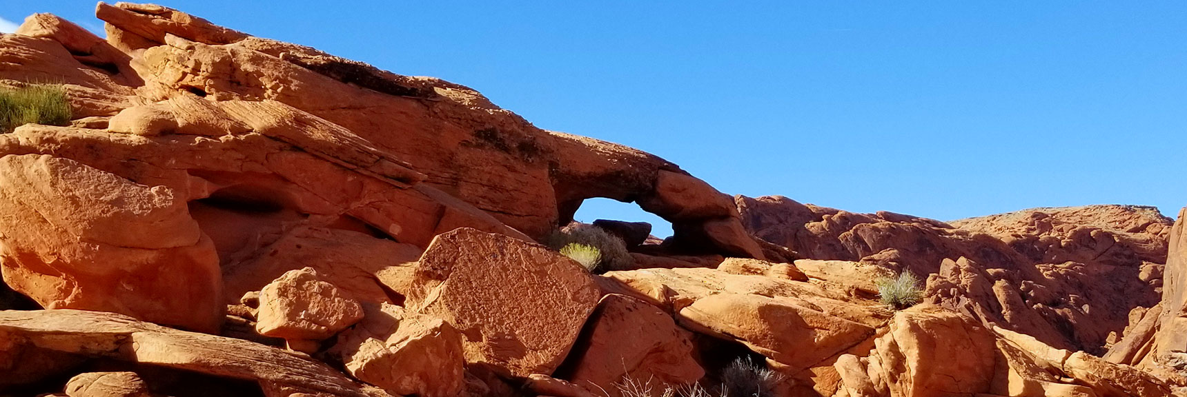Arch Beyond Mouse's Tank Trail in Valley of Fire State Park, Nevada
