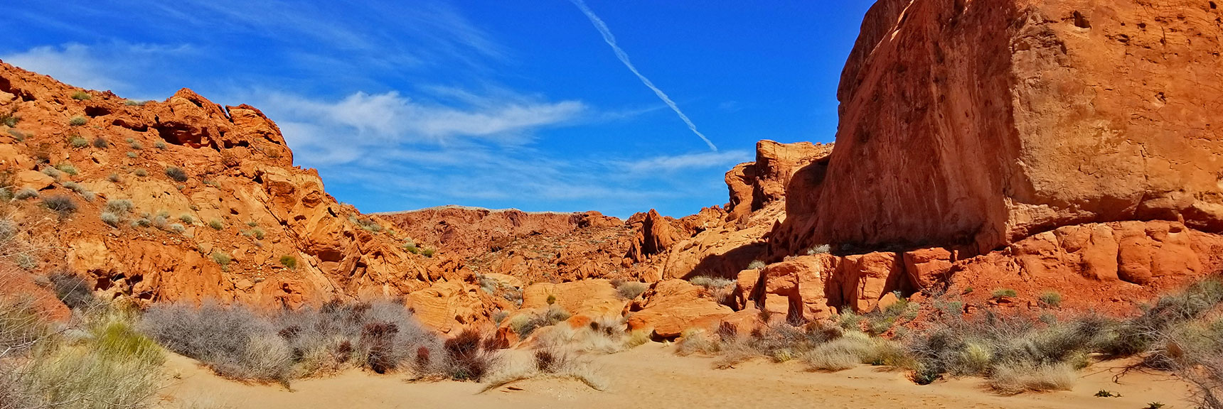 Entering Fire Canyon on Natural Arches Trail, Valley of Fire State Park, Nevada