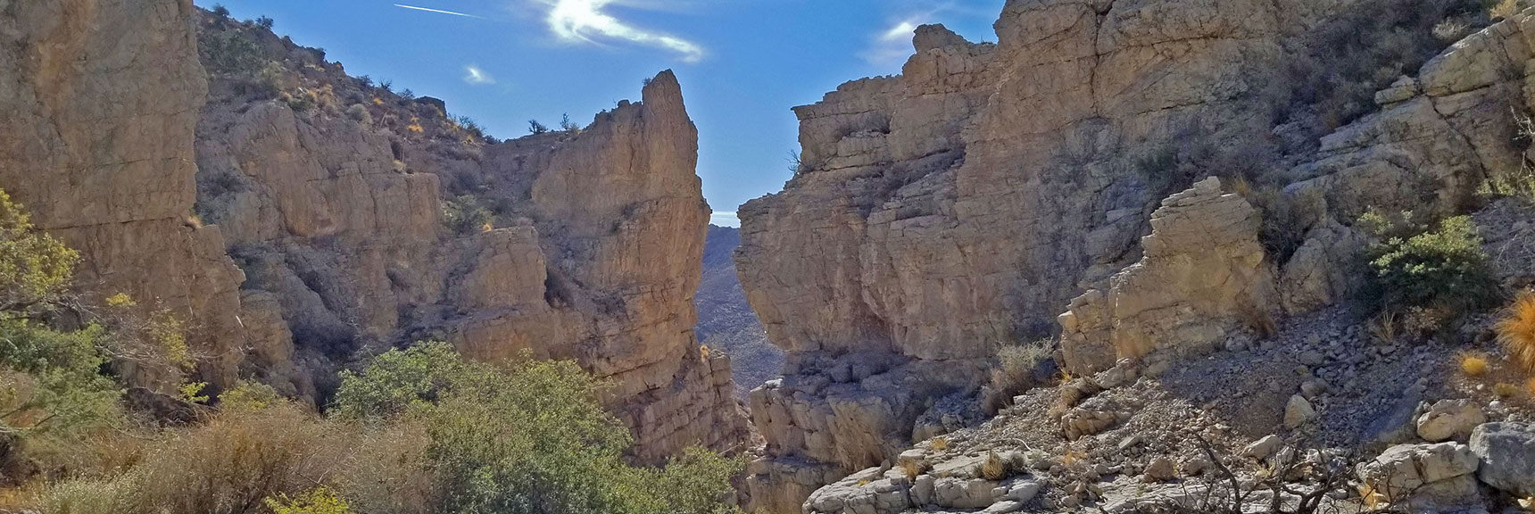 High, Narrow Canyon Walls Have Their Own Beauty | Kraft Mountain, Gateway Canyon Loop, Calico Basin, Nevada