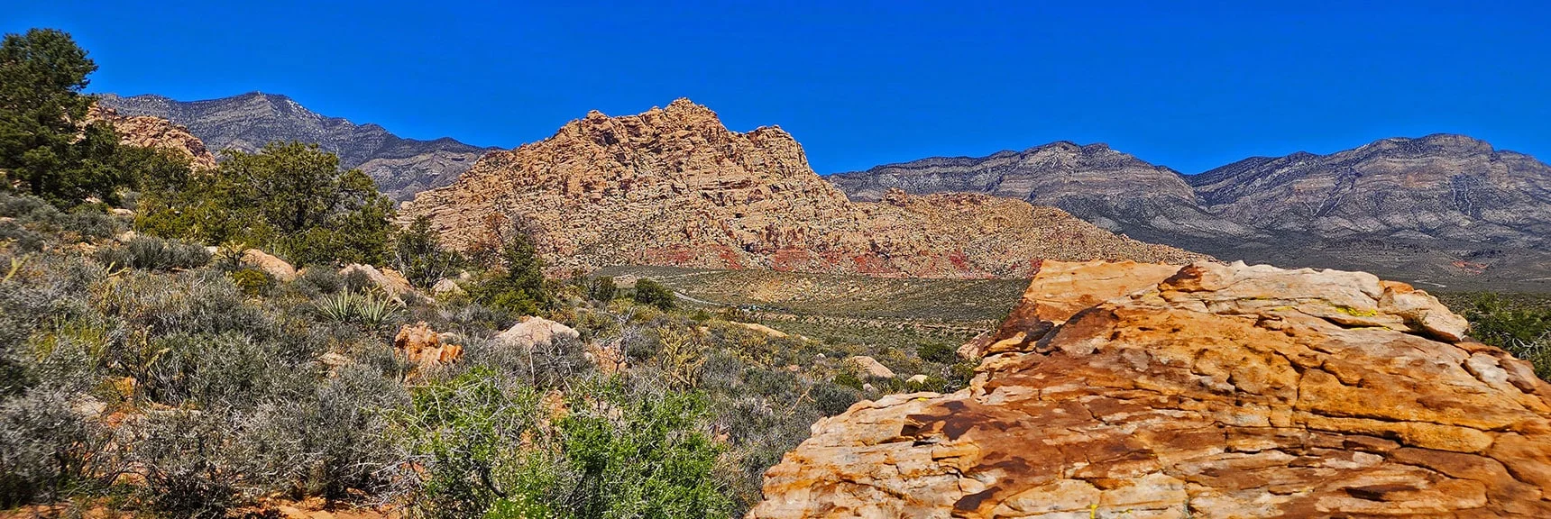 Closing in on White Rock Mountain and Ice Box Canyon Trail Crossing | Dales Trail | Red Rock Canyon National Conservation Area, Nevada | David Smith | LasVegasAreaTrails.com