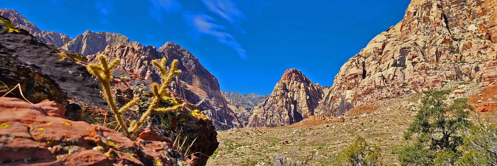 Pine Creek Canyon and Mescalito Pyramid from Artistic Boulder | Dales Trail | Red Rock Canyon National Conservation Area, Nevada | David Smith | LasVegasAreaTrails.com